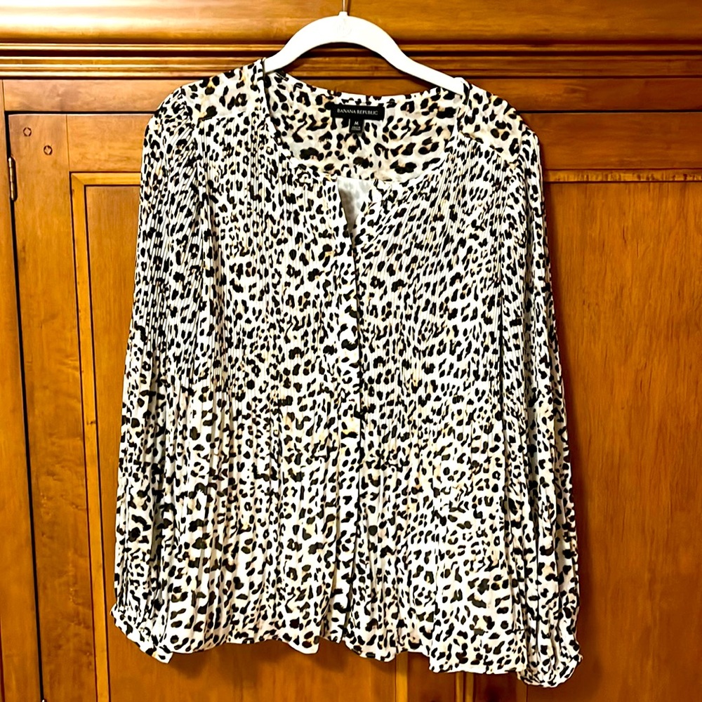Banana Republic Blouse. Long sleeve . Size M